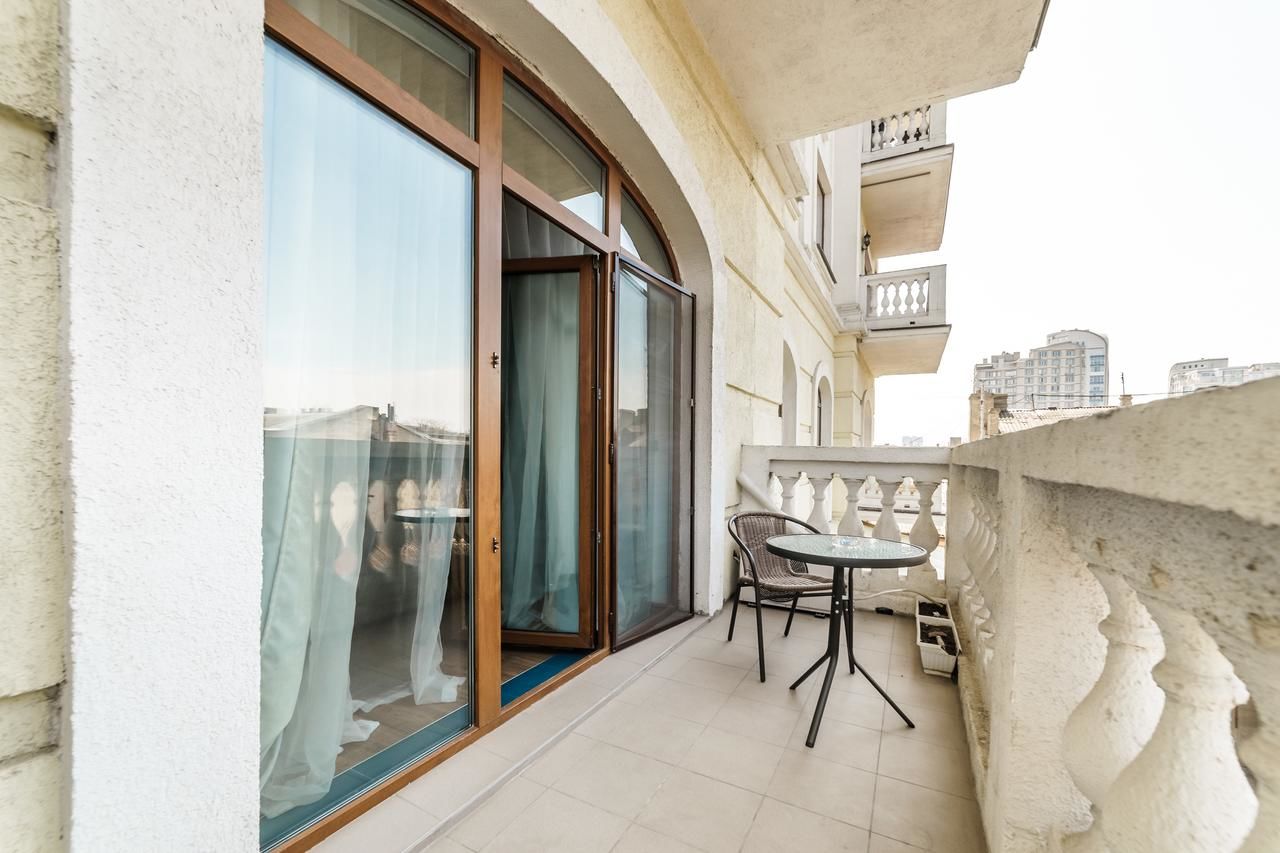 Апартаменты Stylish apartment with a balcony overlooking the park Одесса-13